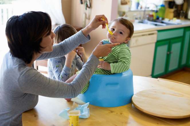 baby-bouncer-on-table