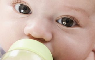 infant-drinking-milk2