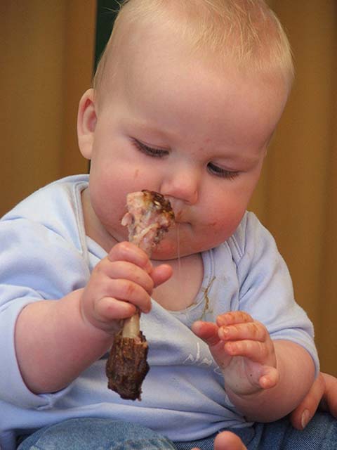 baby-eating-chicken