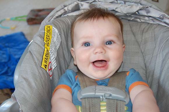 happy-baby-in-car-seat