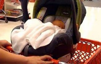 baby-car-seat-on-shopping-cart-wrong2