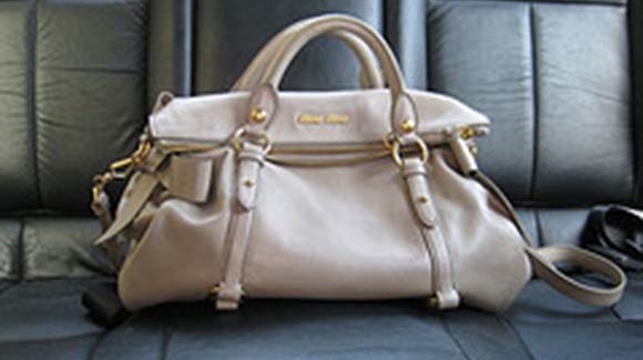 handbag-in-backseat (2)