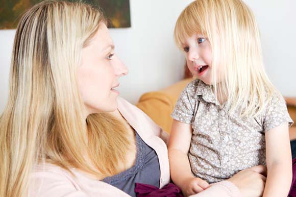 mom-talk-to-toddler-girl