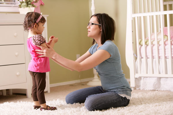 mom-talking-to-toddler-girl