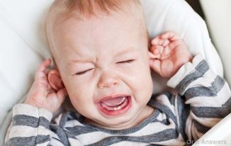 04 baby-teething-ear-pulling