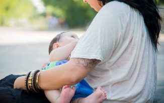 05 breastfeeding-in-public