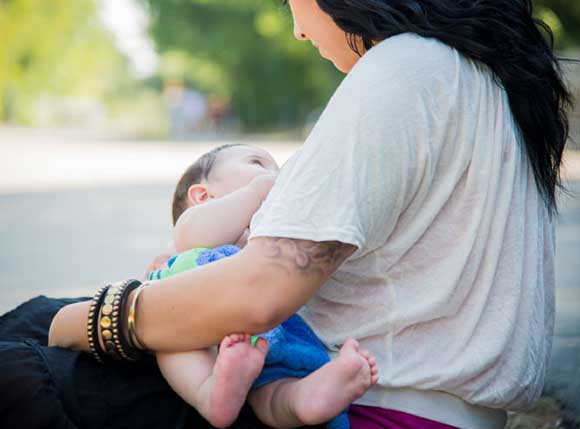 05 breastfeeding-in-public