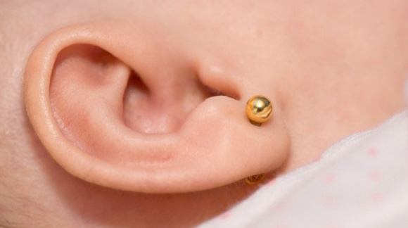 baby-ear-piercing3a